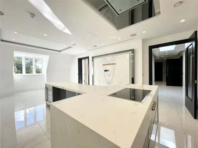 Photo 3 — The Residence, Camlet Way, Hadley Wood, Hertfordshire, EN4 0NX