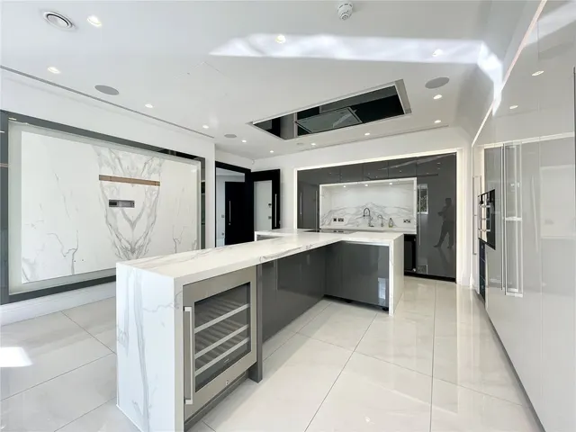 Photo 2 — The Residence, Camlet Way, Hadley Wood, Hertfordshire, EN4 0NX