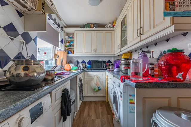 Wycliffe Gardens, Shipley, BD18, photo 3