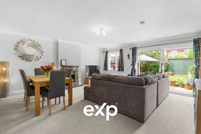 Rusham Road, Egham, TW20, photo 1
