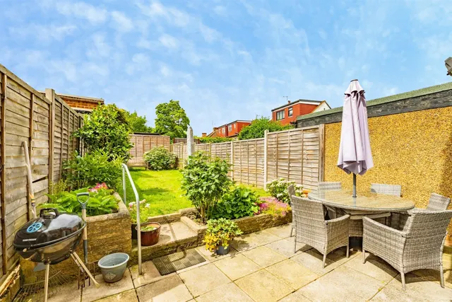 Photo 3 — Ashfield Avenue, Bushey