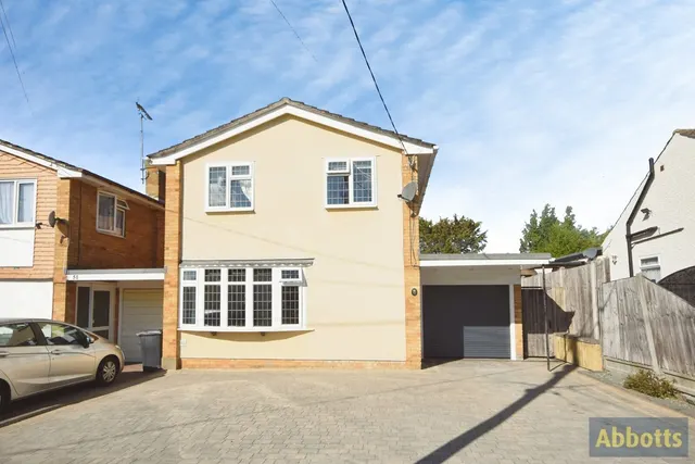 Photo 2 — Avondale Road, Rayleigh, Essex, SS6