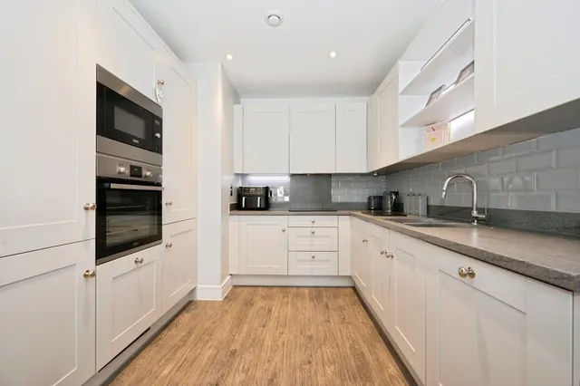 Consort Drive, Leatherhead, KT22, photo 1