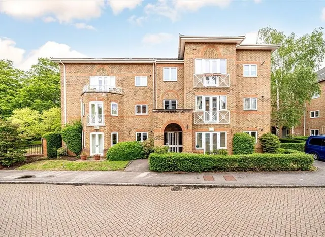 Trematon Place, Teddington, TW11, photo 1