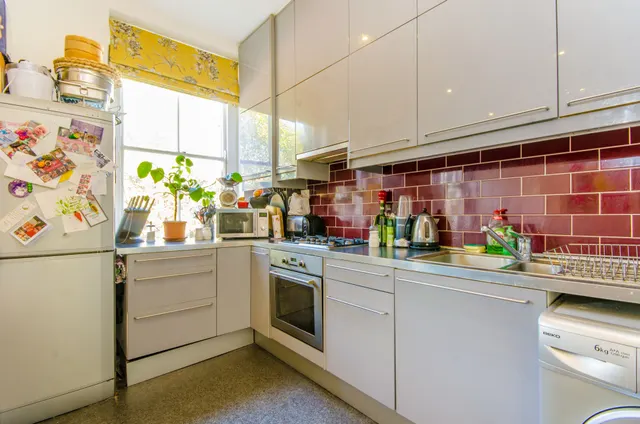 Photo 2 — Flat A, 231 Blackstock Road, London