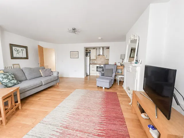 Photo 3 — Park Road, Bexhill-On-Sea, TN39 3FH
