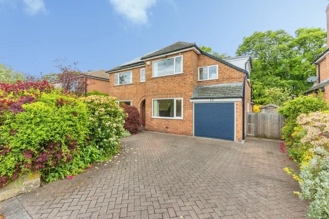 Carlton Avenue, Wilmslow, Cheshire, SK9, photo 1