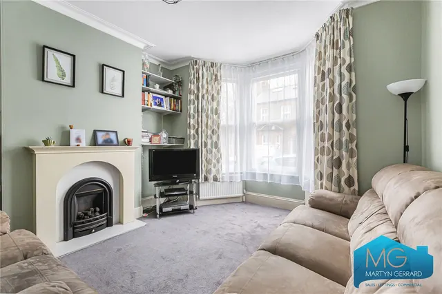 Theobalds Avenue, North Finchley, N12, photo 2