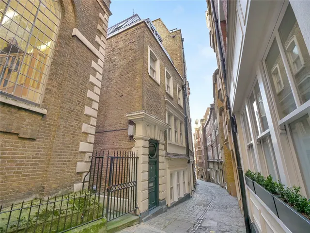Lovat Lane, City Of London, EC3R, photo 2