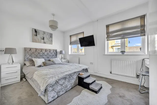 Photo 2 — Bushy Close, Essex, Romford, RM1 4WN