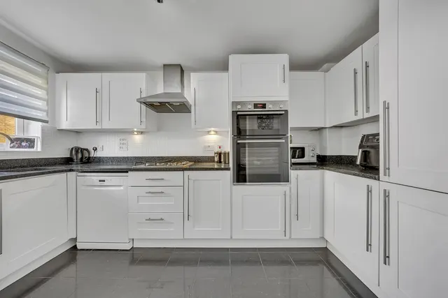 Photo 3 — Bushy Close, Essex, Romford, RM1 4WN