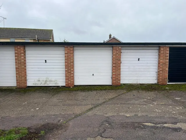 Woodcroft Drive, Eastbourne, photo 1