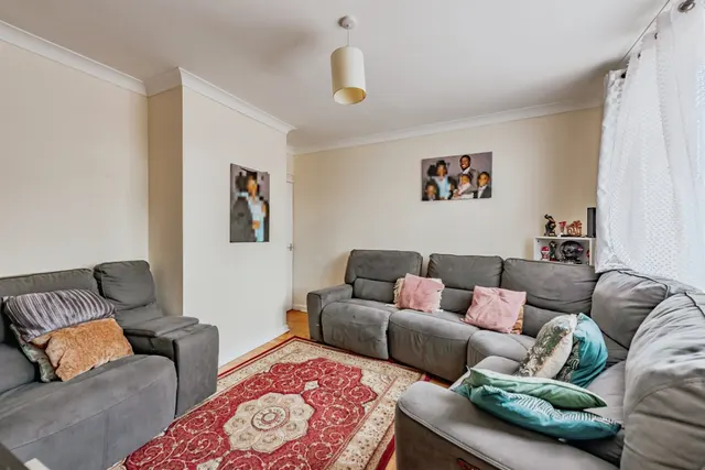 Photo 3 — Taynton Drive, Merstham, Redhill