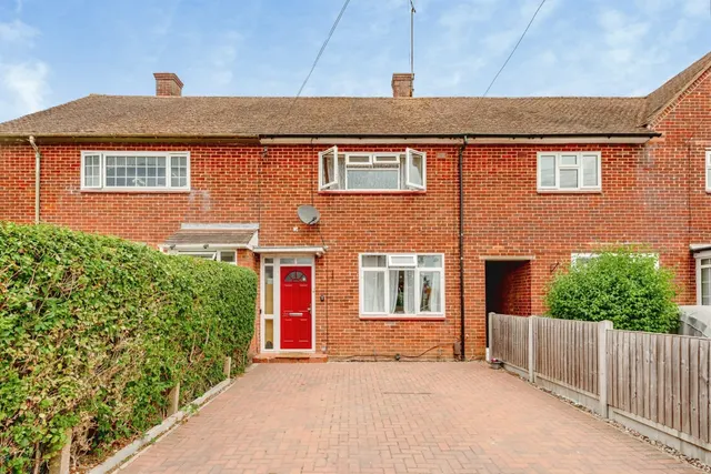 Photo 2 — Taynton Drive, Merstham, Redhill