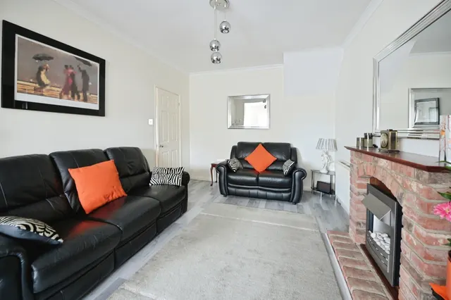 Photo 3 — Clyde Way, Romford, RM1
