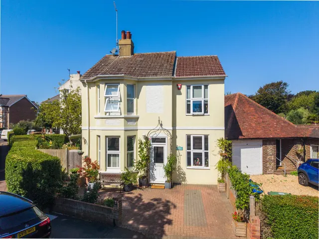 Cherry Cottage, The Green, BN42, photo 1