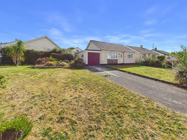 Glendale Crescent, Redruth, photo 1