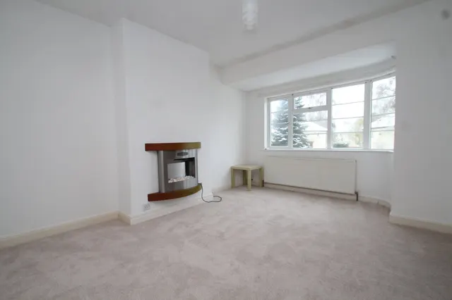 Sandringham Crescent, Leeds, LS17, photo 2