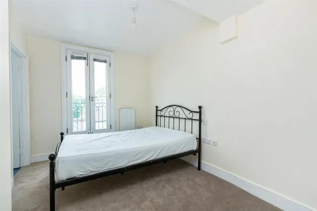 Roehampton High Street, Roehampton, SW15, photo 3