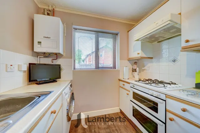 Photo 3 — 24 Terrys Close, Redditch