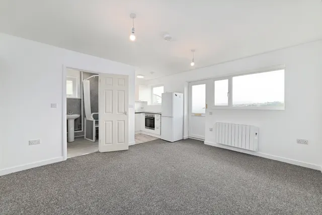Seaview Crescent, Goodwick, SA64, photo 2