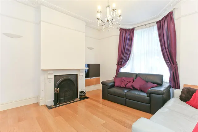 Photo 2 — 4 bed for sale in Corinne Road, London