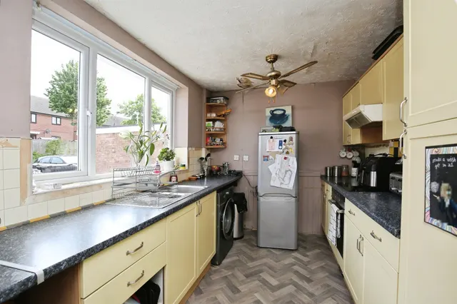 Photo 2 — Raybrook Crescent, Swindon