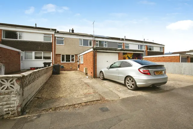 Raybrook Crescent, Swindon, photo 1