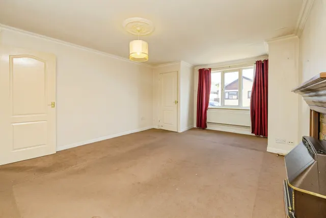 Photo 3 — Aldergrove Crescent, Lincoln