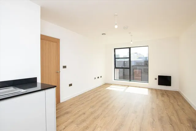 Camden Drive, B1, photo 3