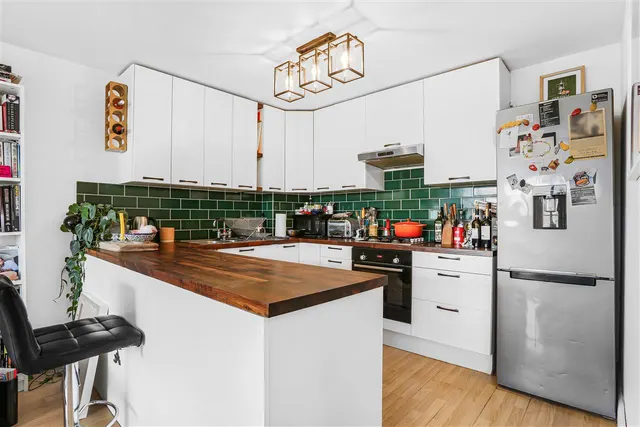 Photo 3 — Daren Court, Carleton Road, London