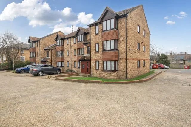 Franklin Avenue, Slough, SL2, photo 1