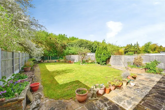 Photo 2 — Ridgeway Avenue, Dunstable, Bedfordshire, LU5