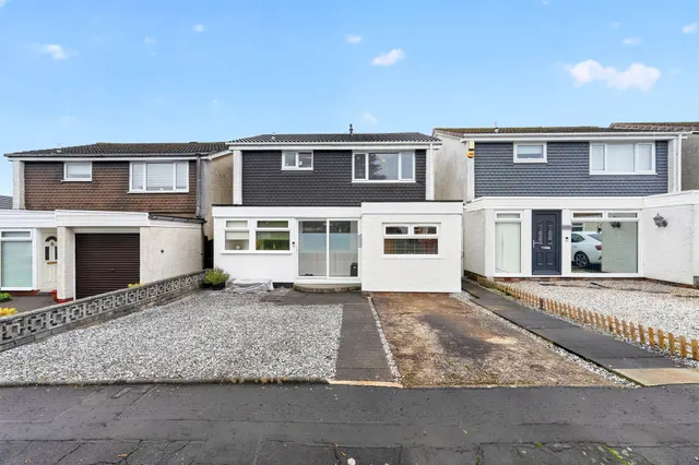 Fairhaven Square, Kilwinning, KA13, photo 1