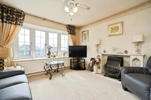 Photo 2 — Harewood Crescent, Oakworth, Keighley
