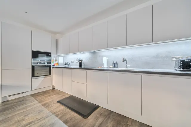 Photo 2 — 15 Dollis Valley Drive, Barnet, EN5