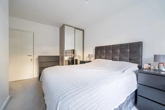 Photo 3 — 15 Dollis Valley Drive, Barnet, EN5