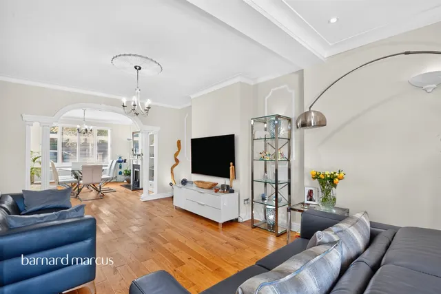 Park Way, London, N20, photo 2
