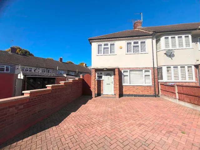 Church Road, Harold Wood, photo 1
