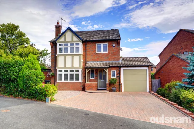4 bedroom house — Dodderhill Road, Droitwich, Worcestershire, WR9 8QN