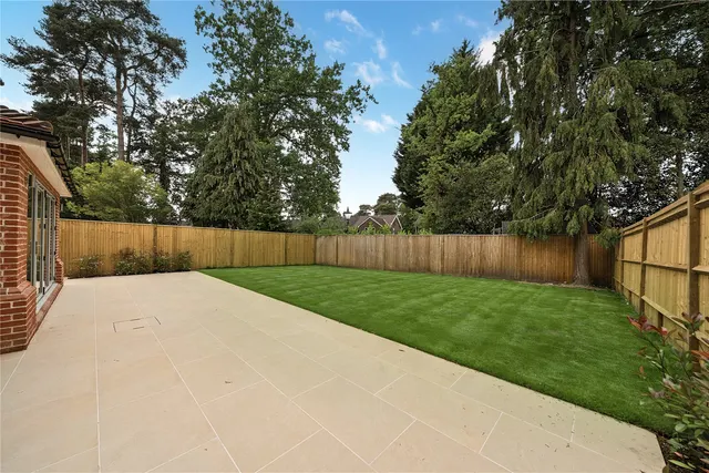 Old Woking Road, Woking, GU22, photo 3