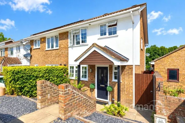 Dovedale Close, Owlsmoor, GU47, photo 1