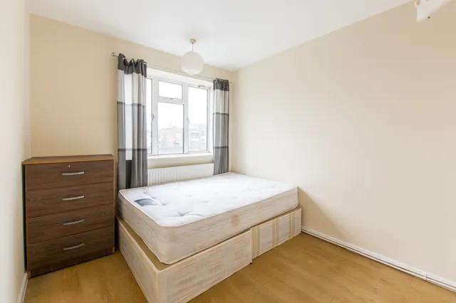 Photo 3 — Flat 15 Brackenbury, Osborne Road, London