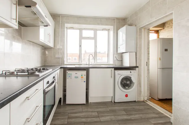 Photo 2 — Flat 15 Brackenbury, Osborne Road, London