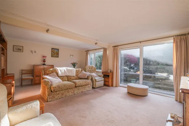 Photo 2 — Cowrakes Close, Lindley, Huddersfield, HD3.