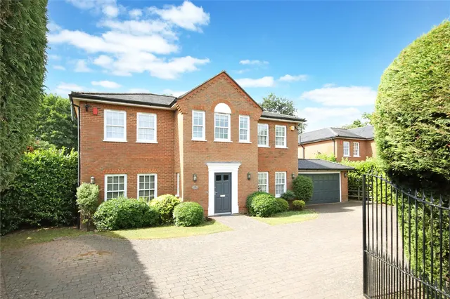 Wood End Close, Farnham Common, SL2, photo 1