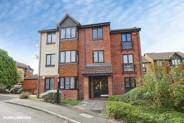 Gables Close, London, SE12, photo 1