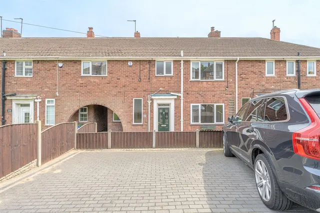 Compton Grove, Halesowen, B63 2EP, photo 1
