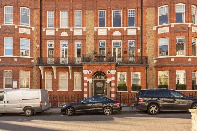 Wynnstay Gardens, London, W8, photo 1