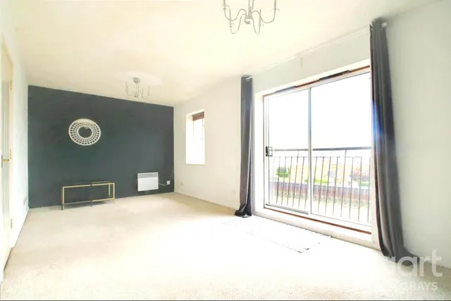 Timber Court, RM17, photo 2